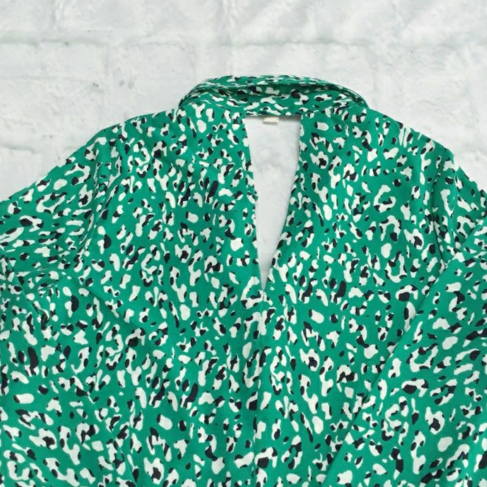 HONEY PUNCH Green Leopard Heyhole Back Top - Picture 10 of 11